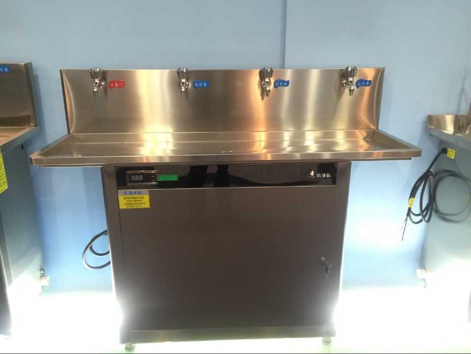 學(xué)校節(jié)能飲水機安全衛(wèi)生圖片