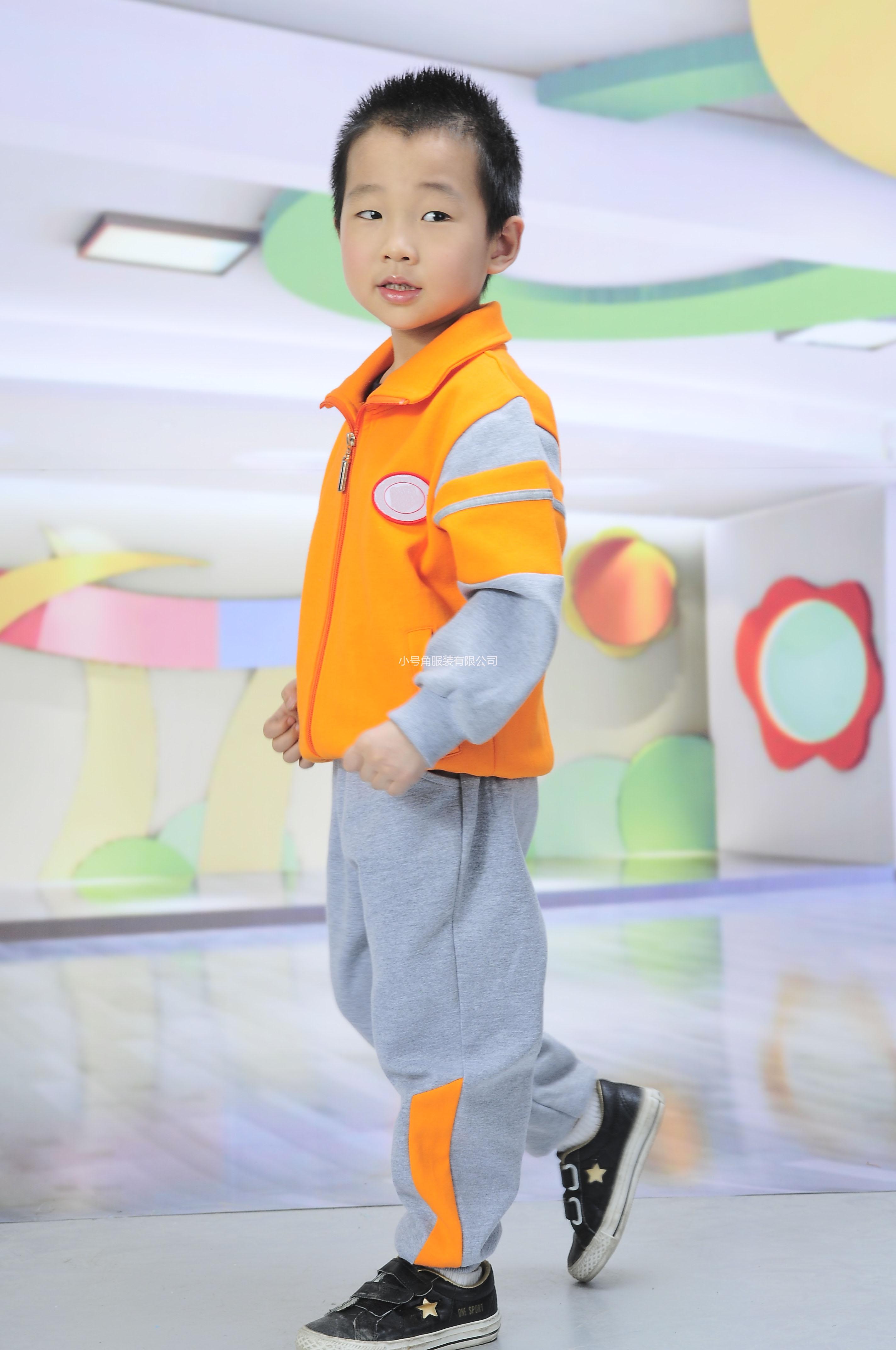 供應(yīng)新款冬裝幼兒園服