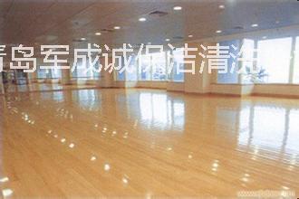 青岛地板抛光打蜡公司 地板上光打蜡 青岛木地板专业打蜡抛光公司图片