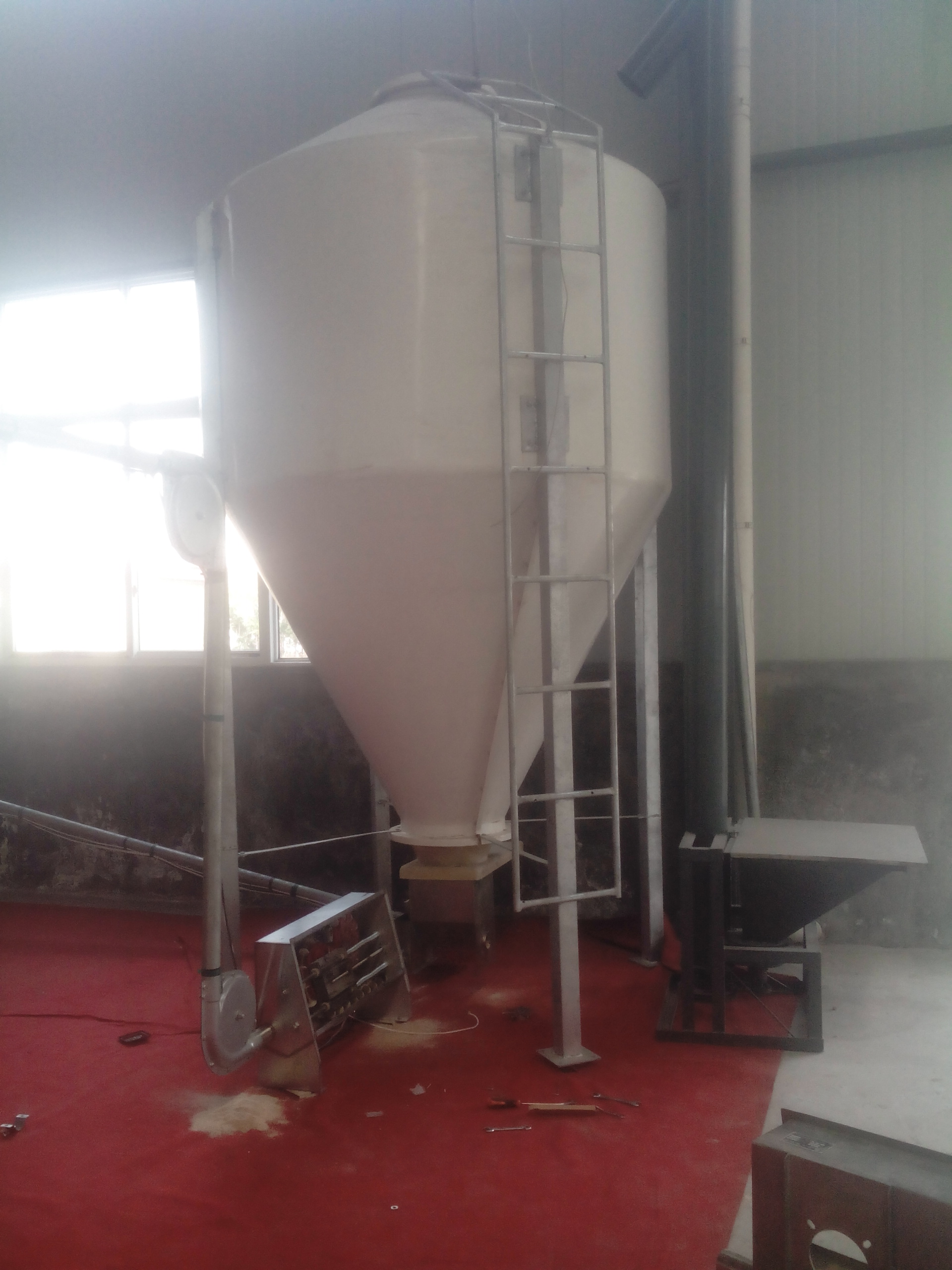 供應(yīng)用于養(yǎng)豬設(shè)備的方腿料塔