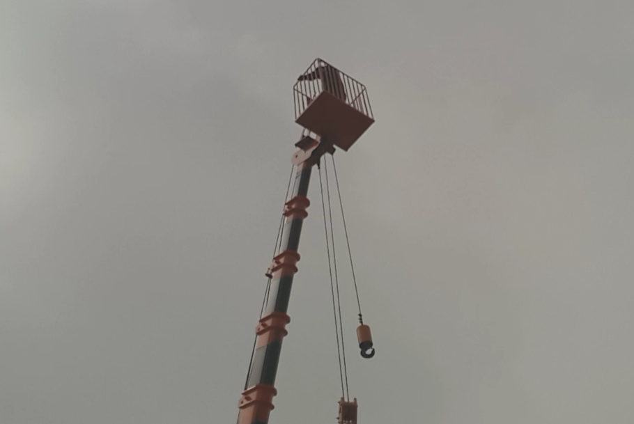 小吊車加裝吊籃高空作業(yè)圖片/小吊車加裝吊籃高空作業(yè)樣板圖 (3)