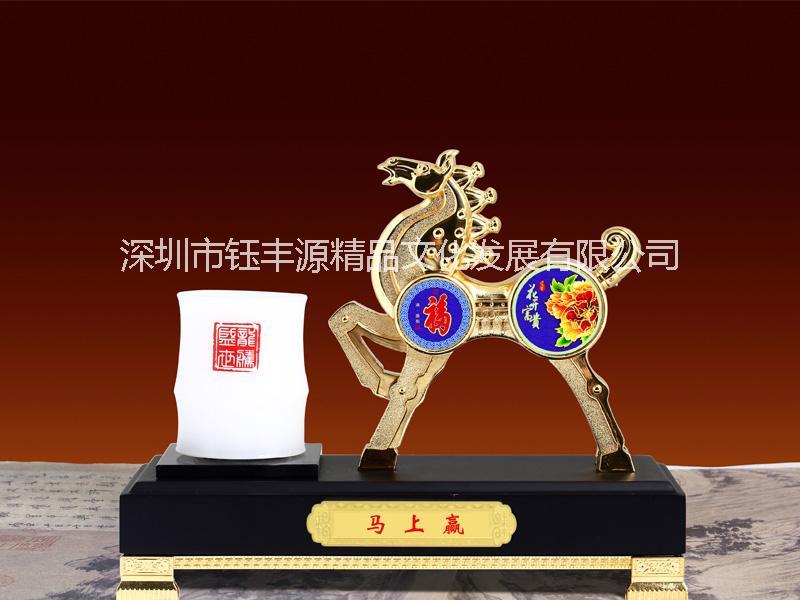 供应合金马礼品，深圳合金礼品厂家，接受定制合金工艺品，马上赢合金礼品台，琉璃竹子笔筒，锌合金礼品生肖马