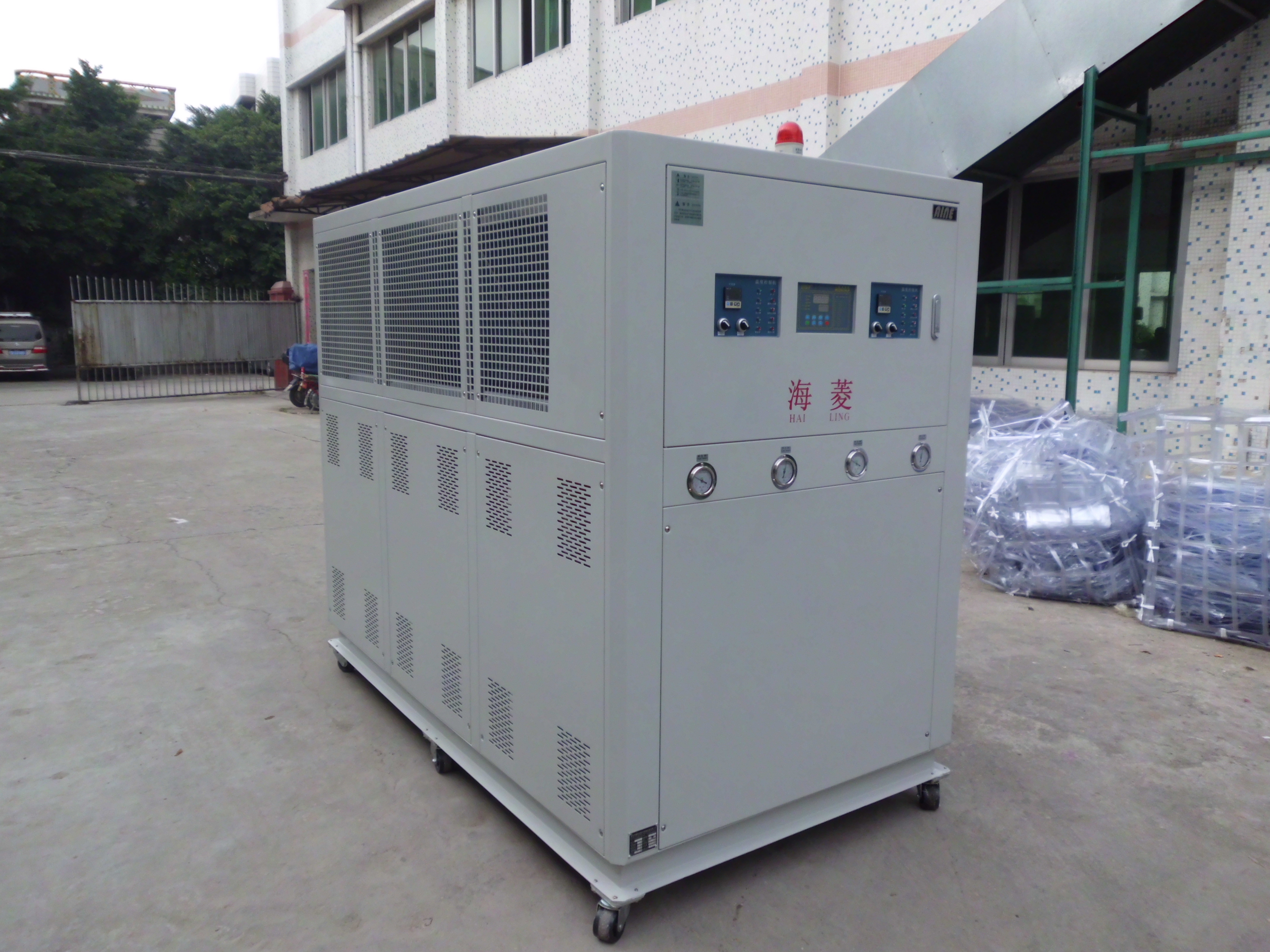 水冷型螺桿機(jī)組圖片/水冷型螺桿機(jī)組樣板圖 (3)