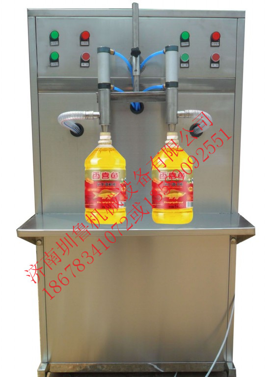 濟(jì)南雙頭半自動(dòng)氣動(dòng)灌裝機(jī)圖片