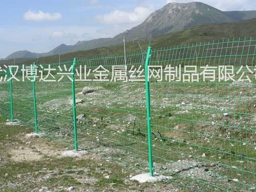 河道水库围栏网供应鄂州河道水库围栏网/河道水库隔离铁丝网