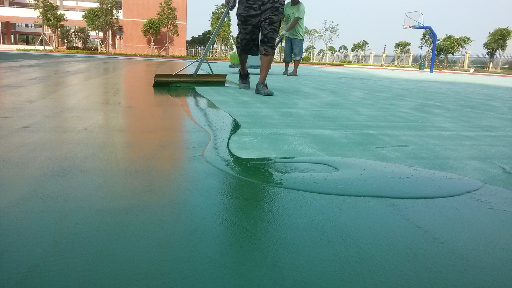 供應籃球場施工，惠州塑膠球場地面工程，欣宇體育專注體育場地施工10年，經(jīng)驗豐富！