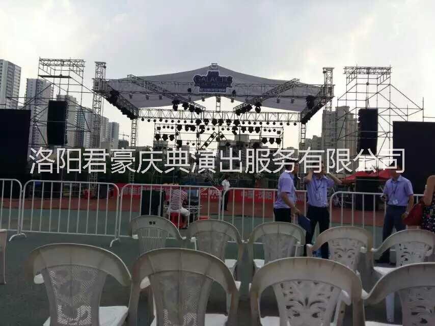 洛陽南昌路舞臺(tái)燈光音響桁架大屏桌圖片