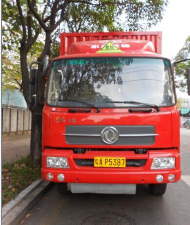 東江倉碼頭3類危險品拖車圖片