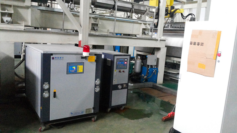 擠出機(jī)生產(chǎn)線專用冷水機(jī)圖片