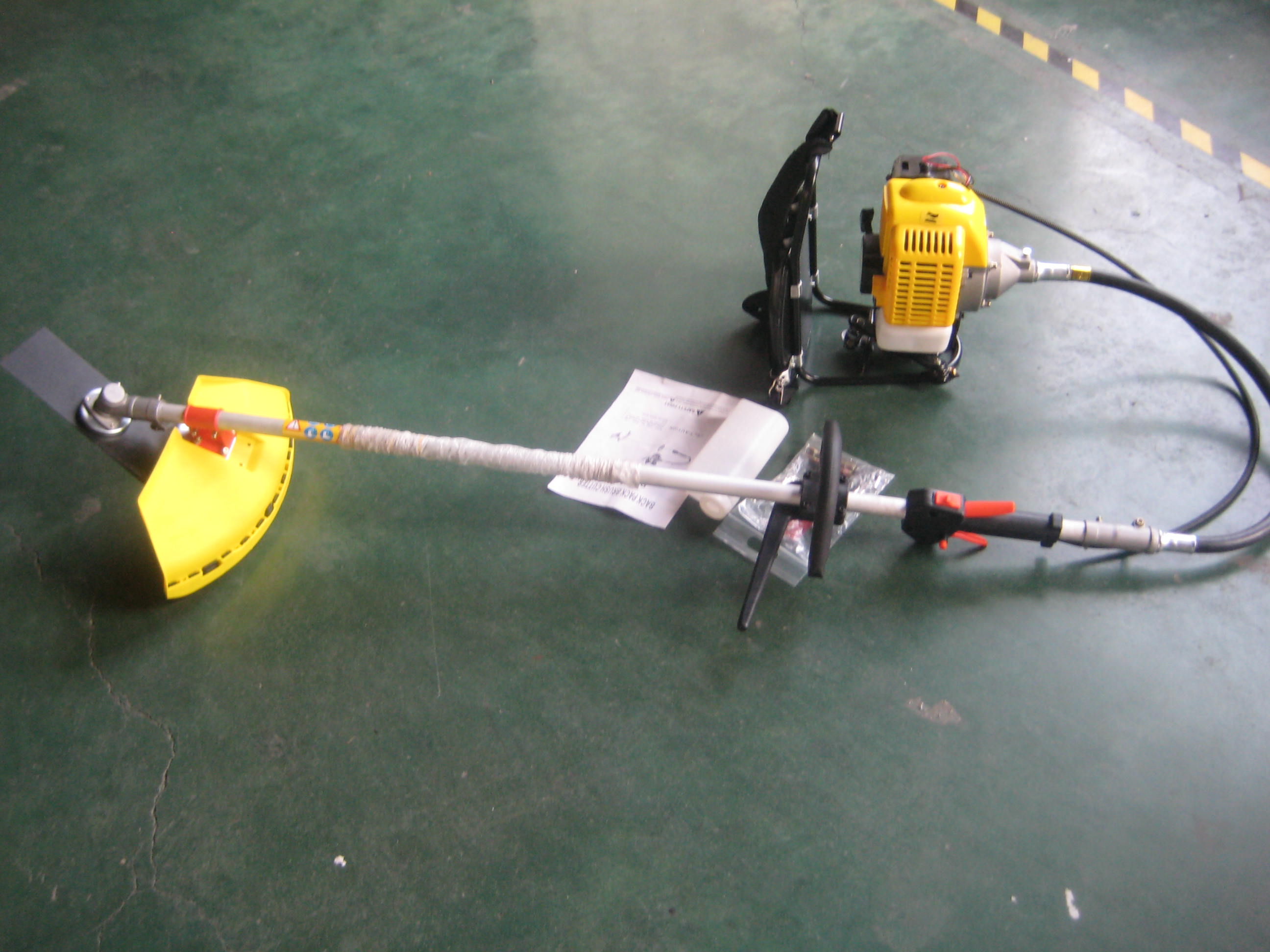 割草機(jī)首選山東唯信/優(yōu)質(zhì)割草機(jī)圖片