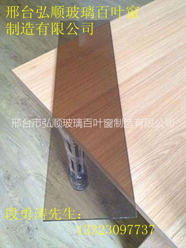 長期供應(yīng)浮法金茶百葉窗玻璃圖片