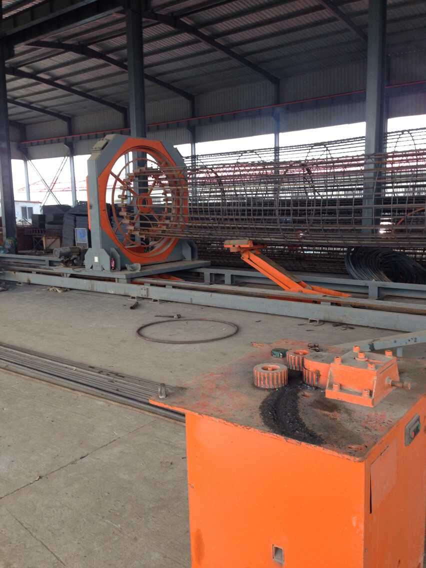 二手金陵鐵工鋼筋籠成型設(shè)備圖片