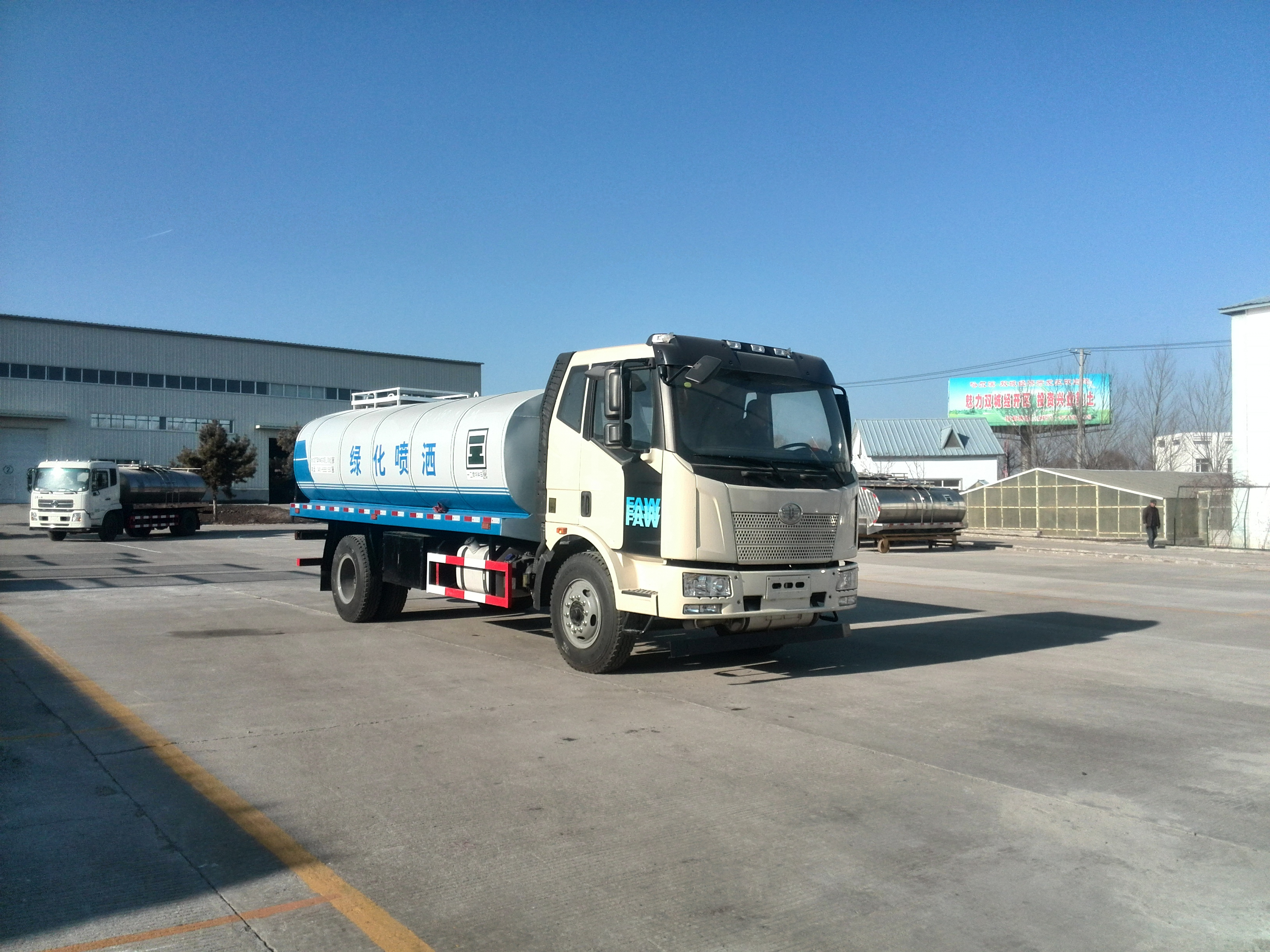 供應(yīng)國四解放12噸保溫水罐車