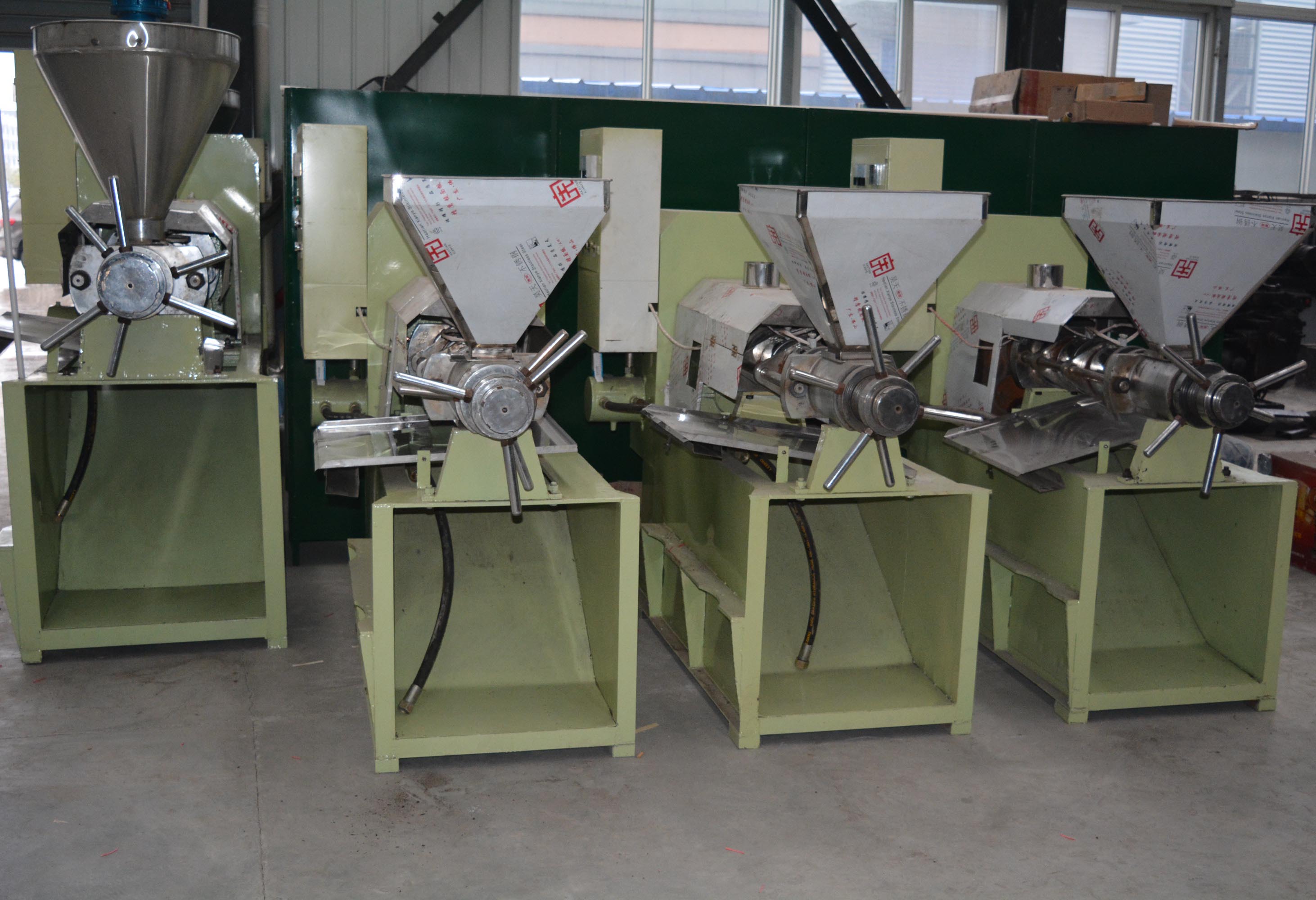 熱銷(xiāo)型攀奇牌全自動(dòng)榨油機(jī)圖片