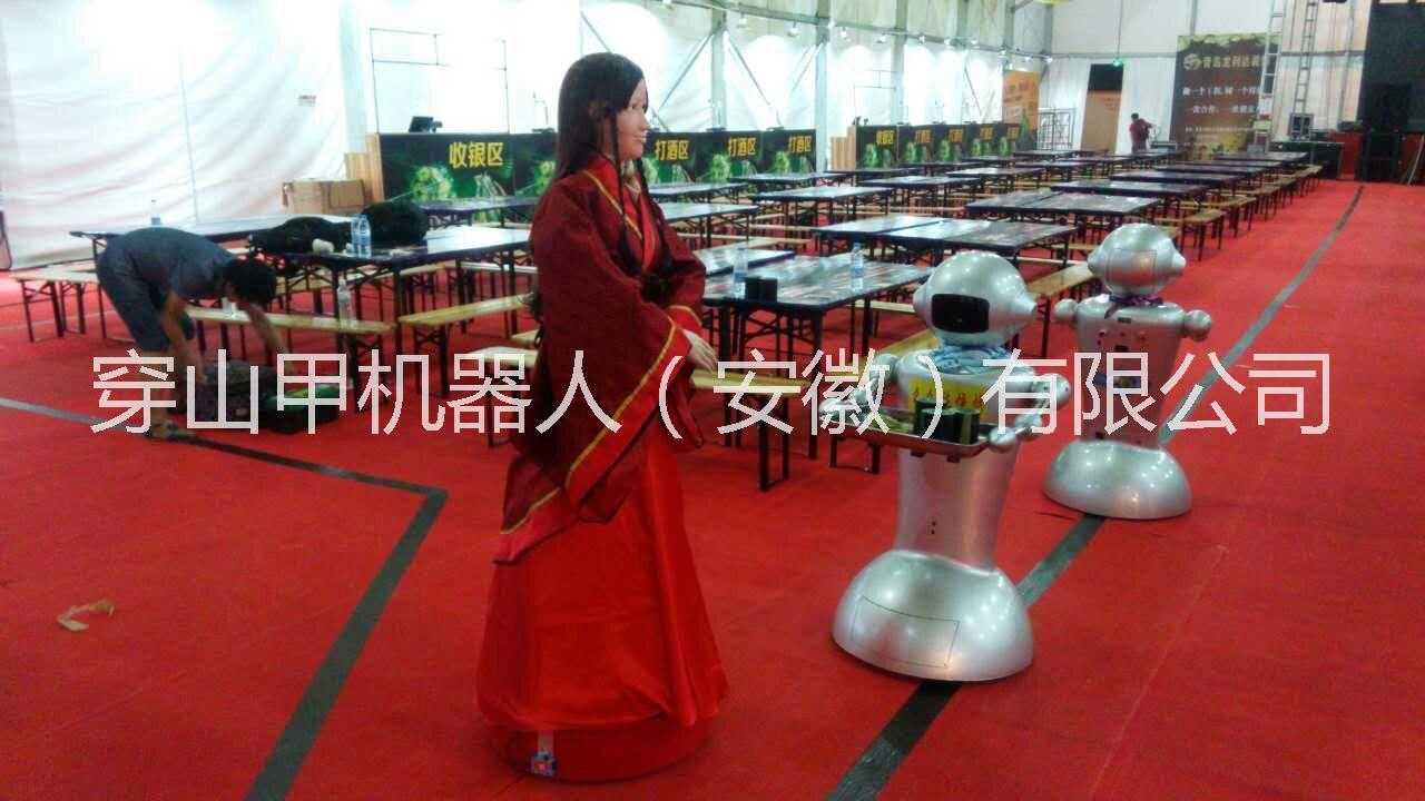 餐廳現(xiàn)機(jī)器人賣萌跑堂服務(wù)，是驚喜圖片
