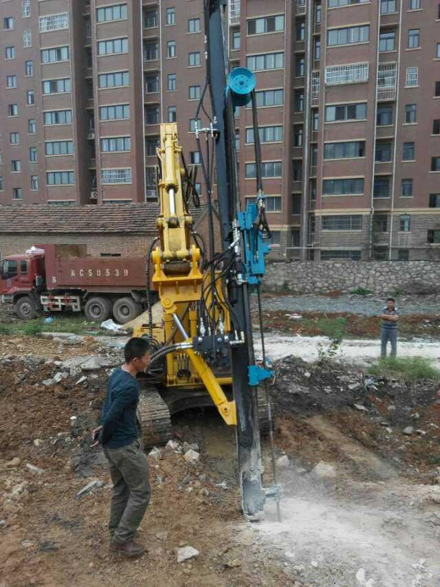 挖改鑿巖機(jī)圖片