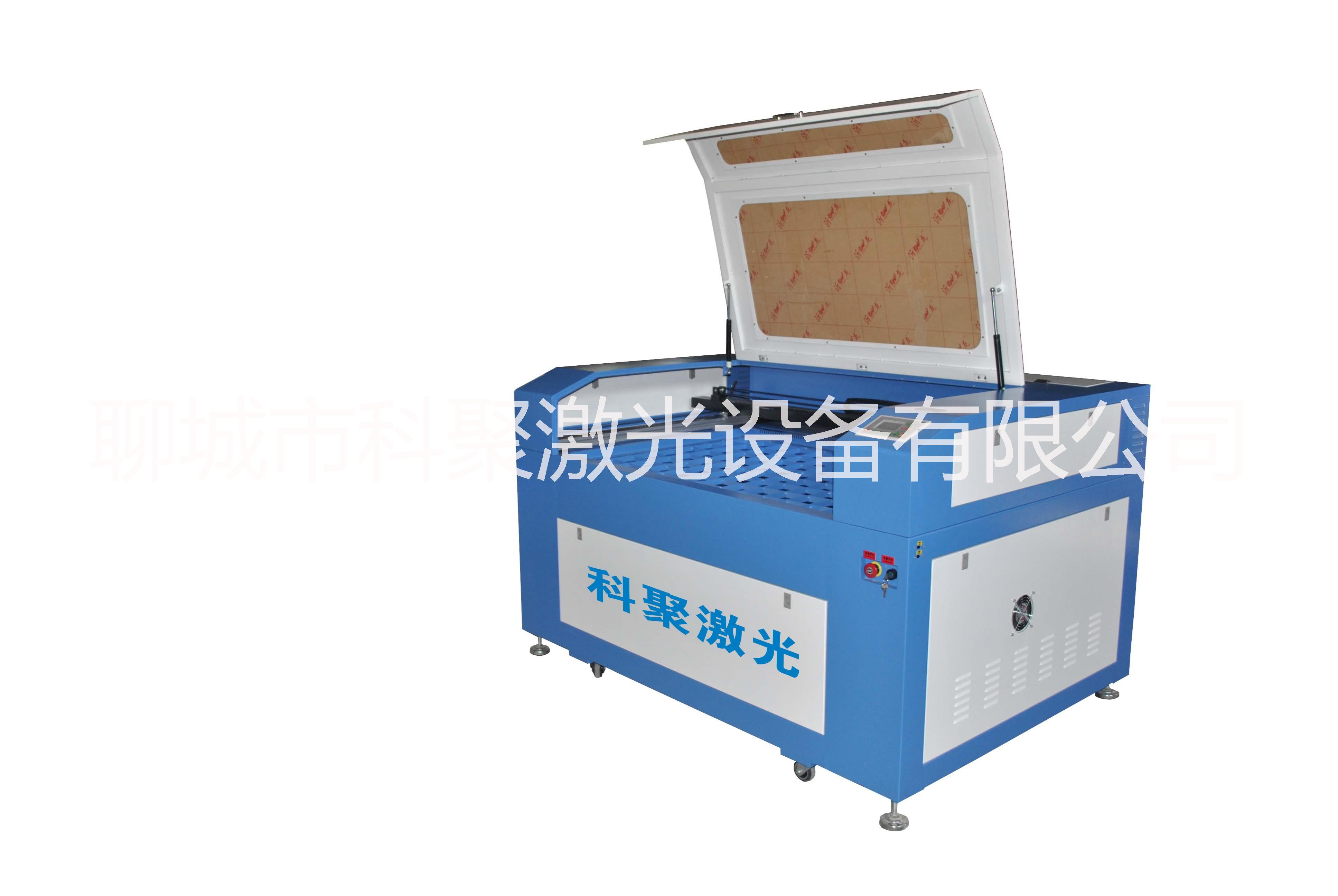 供應(yīng)用于服裝、皮具、的中國科聚直銷1610有機(jī)玻璃切割