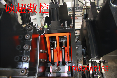 數(shù)控角鋼生產(chǎn)線圖片/數(shù)控角鋼生產(chǎn)線樣板圖 (3)