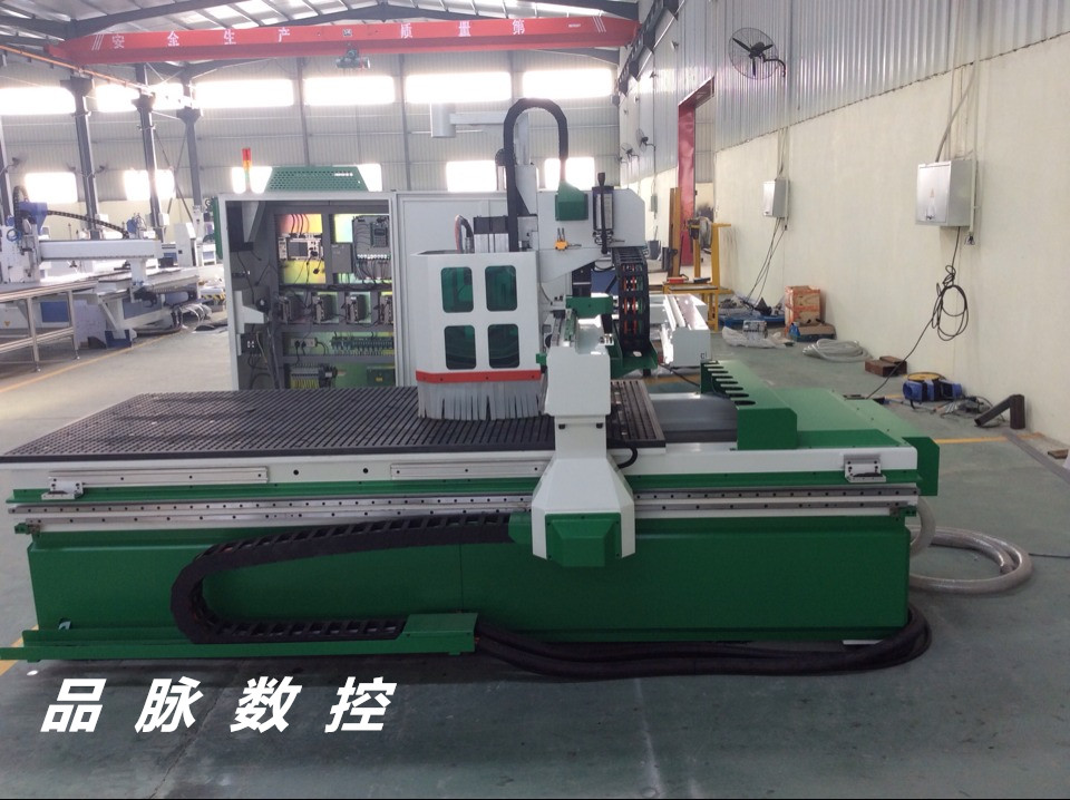 加工中心-櫥柜移門雕刻機圖片