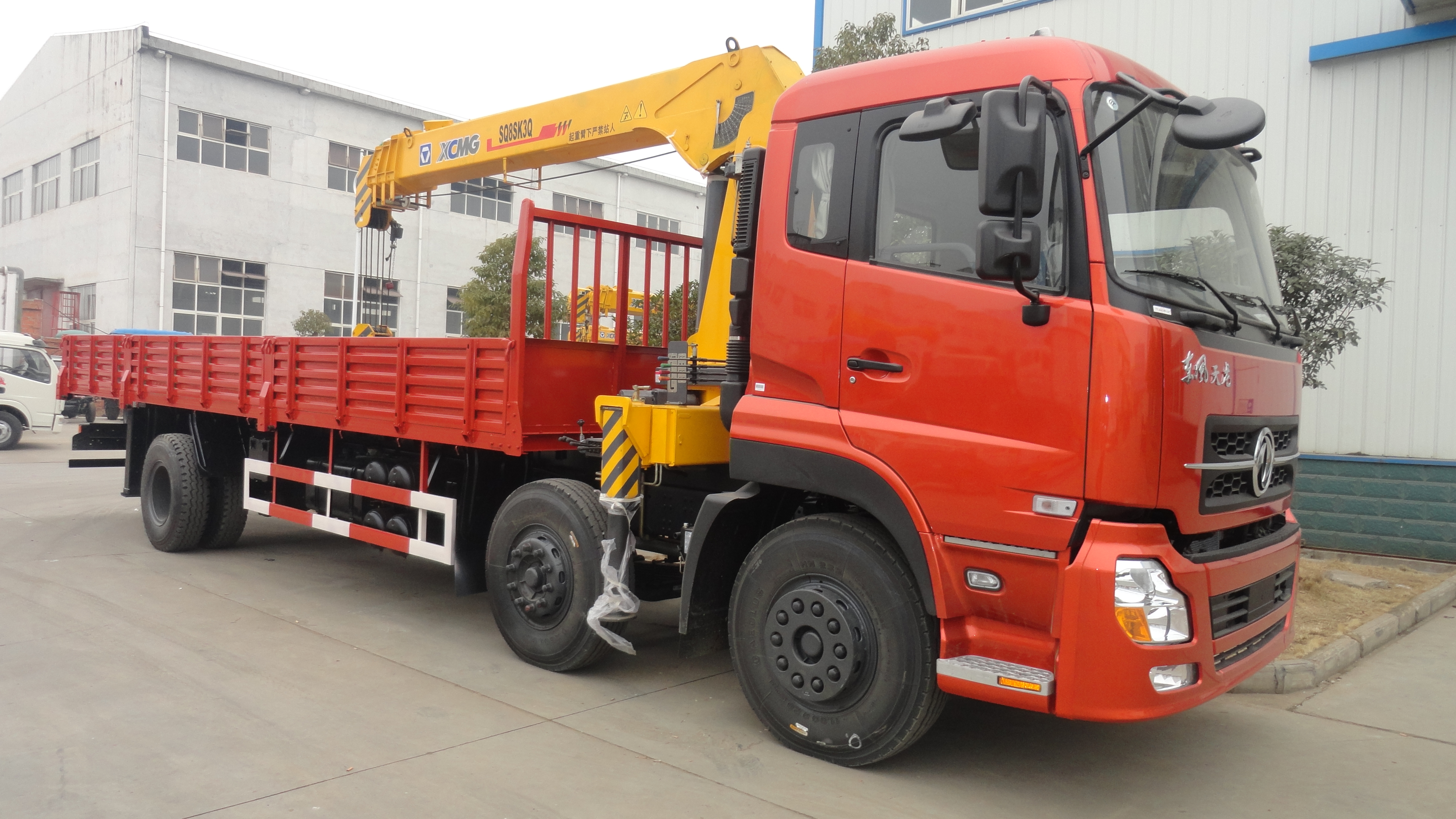 東風(fēng)天龍小三軸隨車吊圖片/東風(fēng)天龍小三軸隨車吊樣板圖 (2)