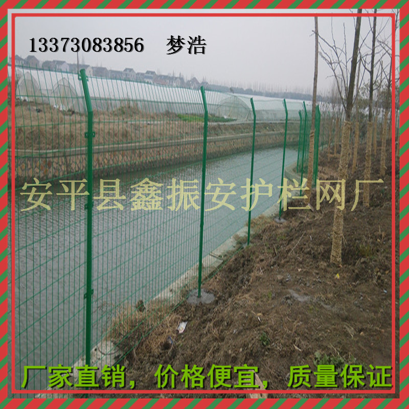 雙邊絲護(hù)欄網(wǎng)圖片/雙邊絲護(hù)欄網(wǎng)樣板圖 (4)