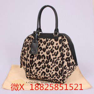 供應LV男鞋、GUCCI女包、香奈兒