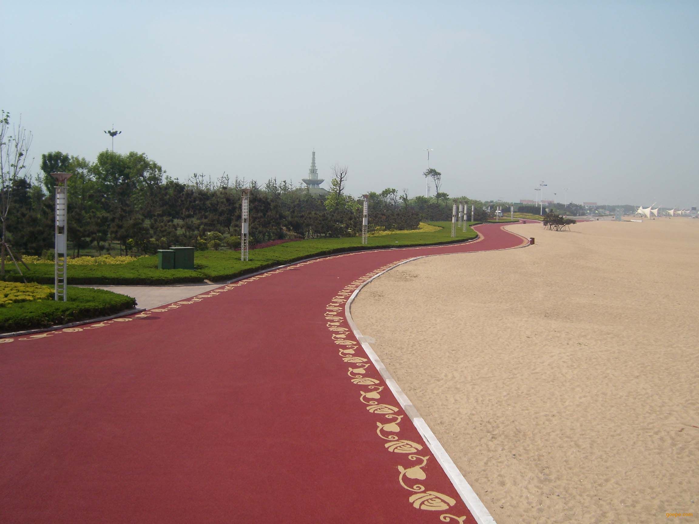 供应彩色透水混凝土路面 彩色透水地坪 透水混凝土路面 透水地坪道路图片