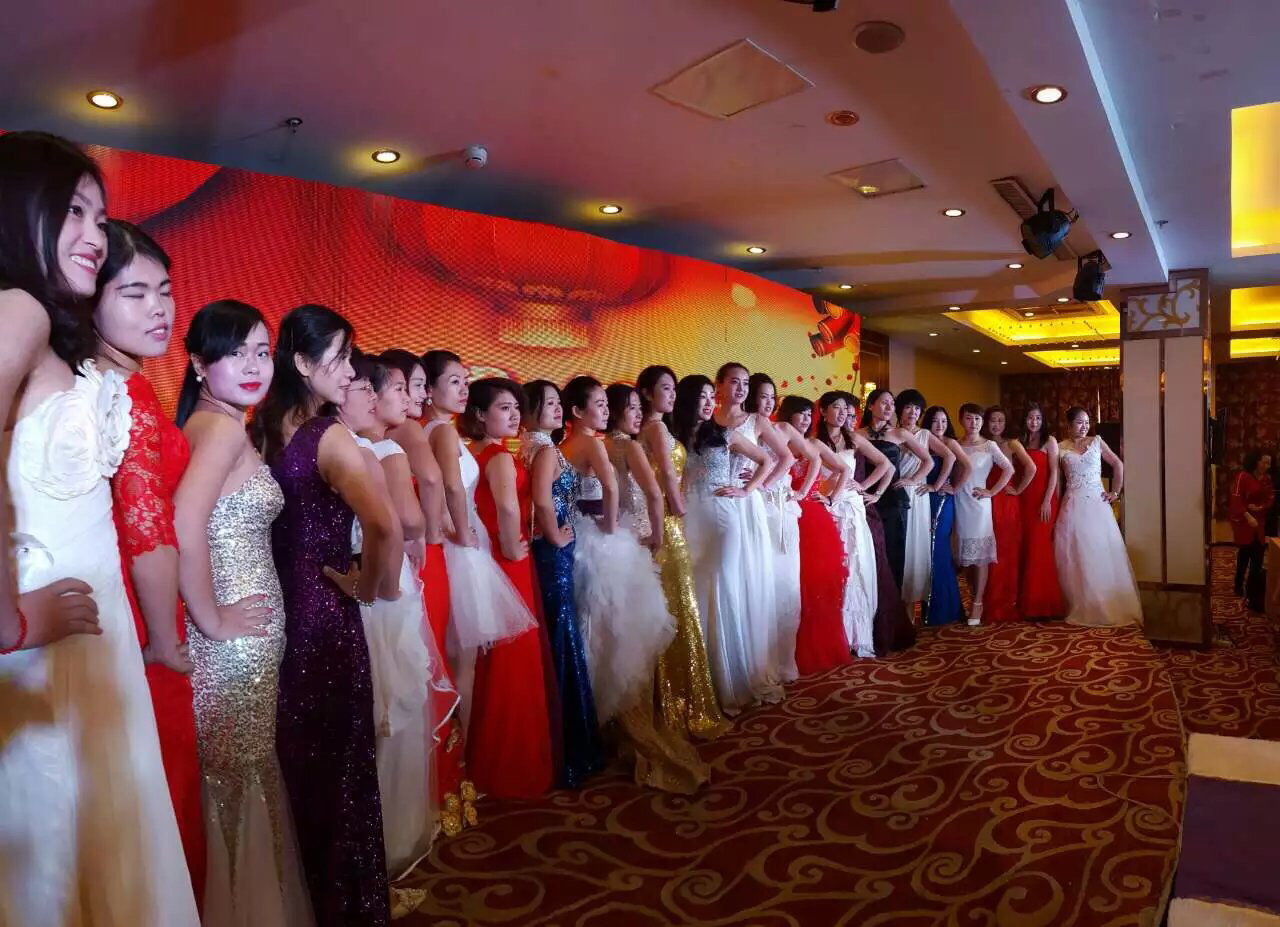 青島開發(fā)區(qū)影樓新娘化妝培訓(xùn)維納斯專業(yè)化妝培訓(xùn)學(xué)校