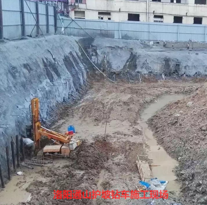 自主研發(fā)型履帶式護(hù)坡鉆車 履帶鉆機(jī)