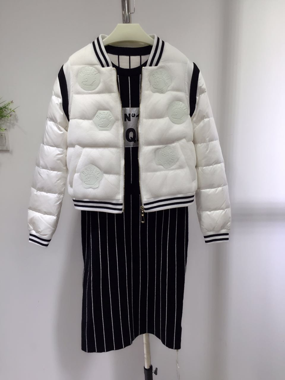 輕奢優(yōu)雅品牌折扣女裝洛唄一純跑量批發(fā)走份專柜正品貨源免費加盟