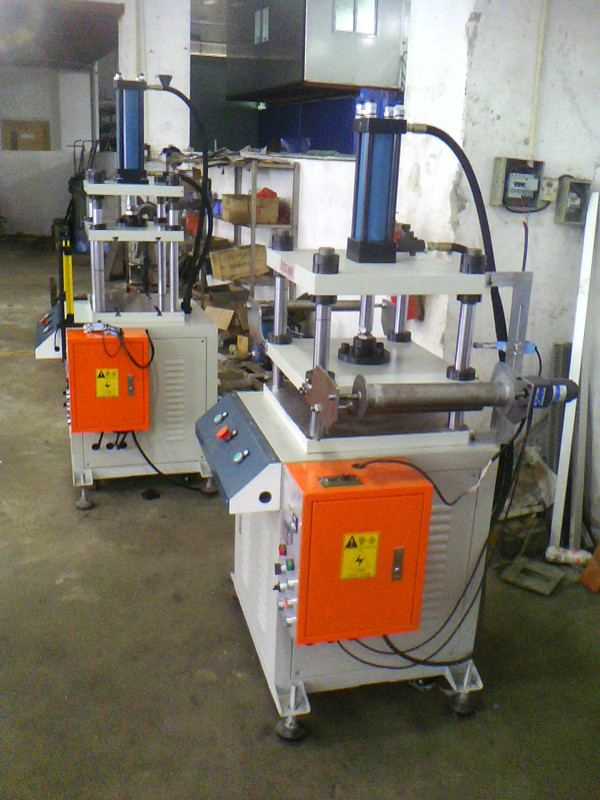 XTC102-5T小型四柱油壓機圖片/XTC102-5T小型四柱油壓機樣板圖 (3)