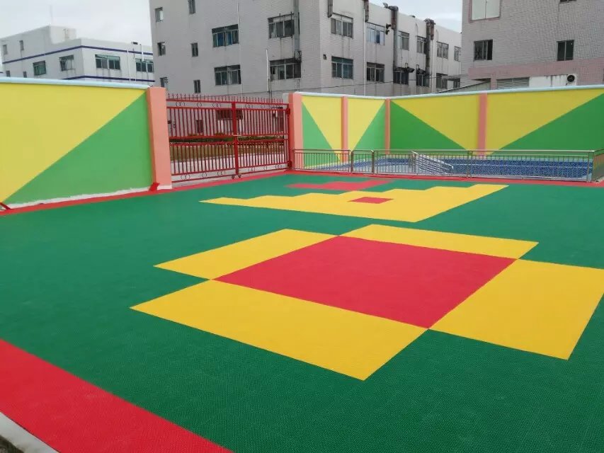 供應(yīng)懸浮拼裝運(yùn)動(dòng)地板 幼兒園場地 籃球場地