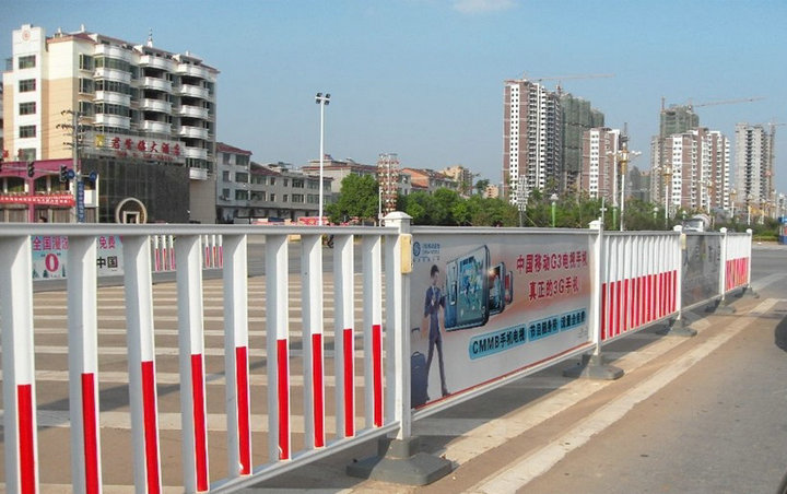 重慶鋅鋼欄桿護(hù)欄 重慶噴塑道路護(hù)欄桿 重慶鋅鋼道路護(hù)欄桿 重慶噴塑護(hù)欄桿批發(fā) 桿