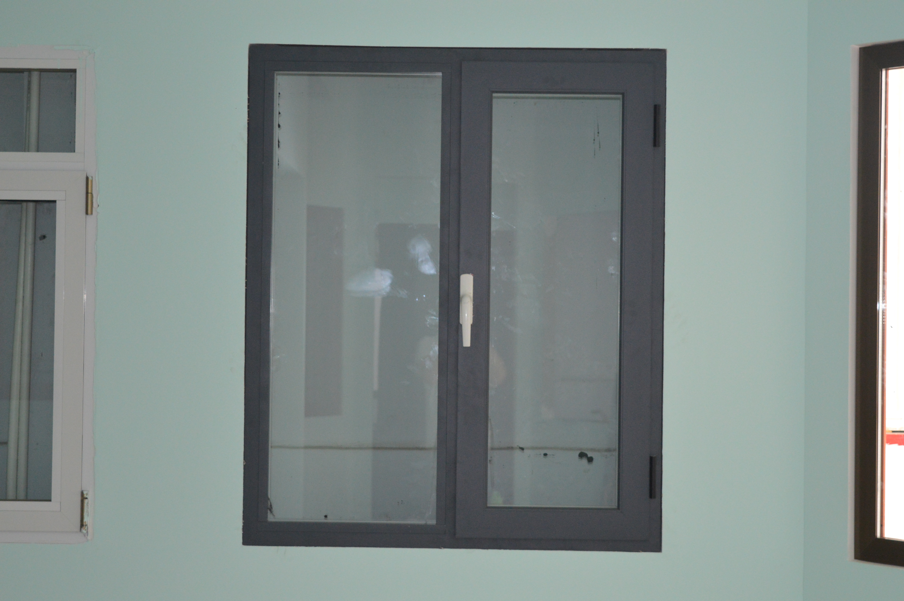 門窗批發(fā)，各種中*異形門窗，中式門窗等等，有需者前來咨詢。