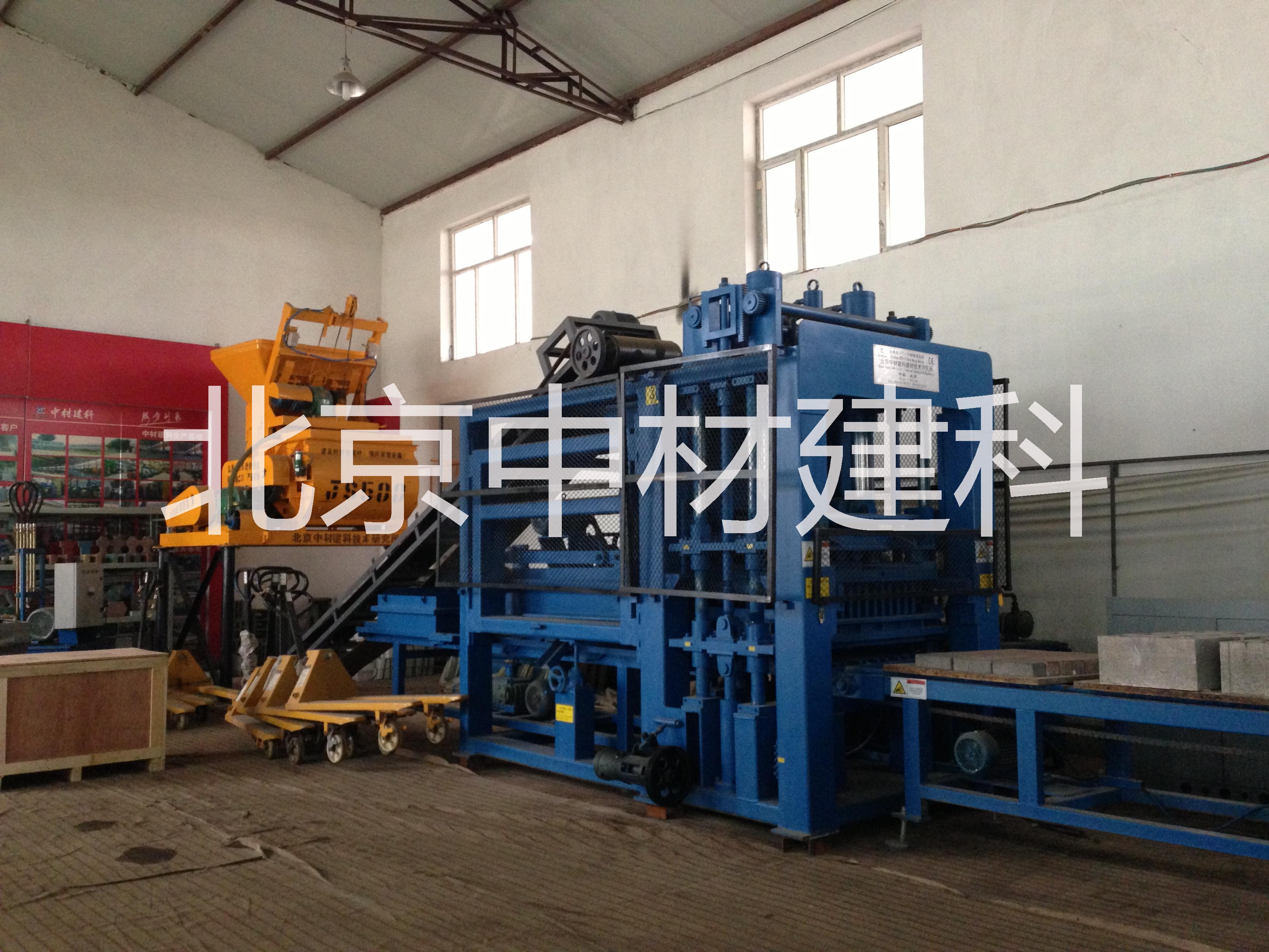 磚機 空心磚機 路面透水磚機設(shè)備圖片