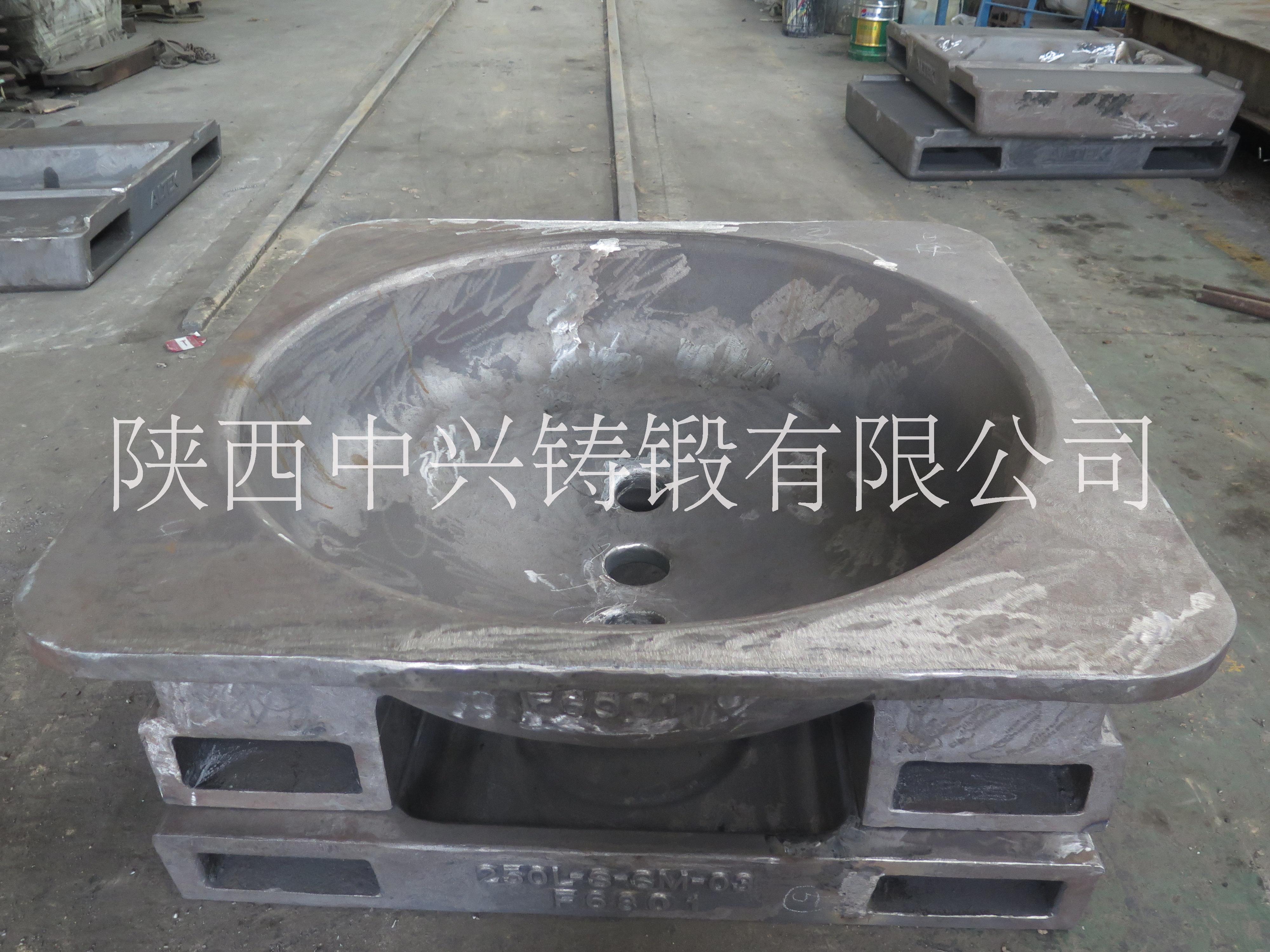 合金鋼叉車孔圓渣罐圖片