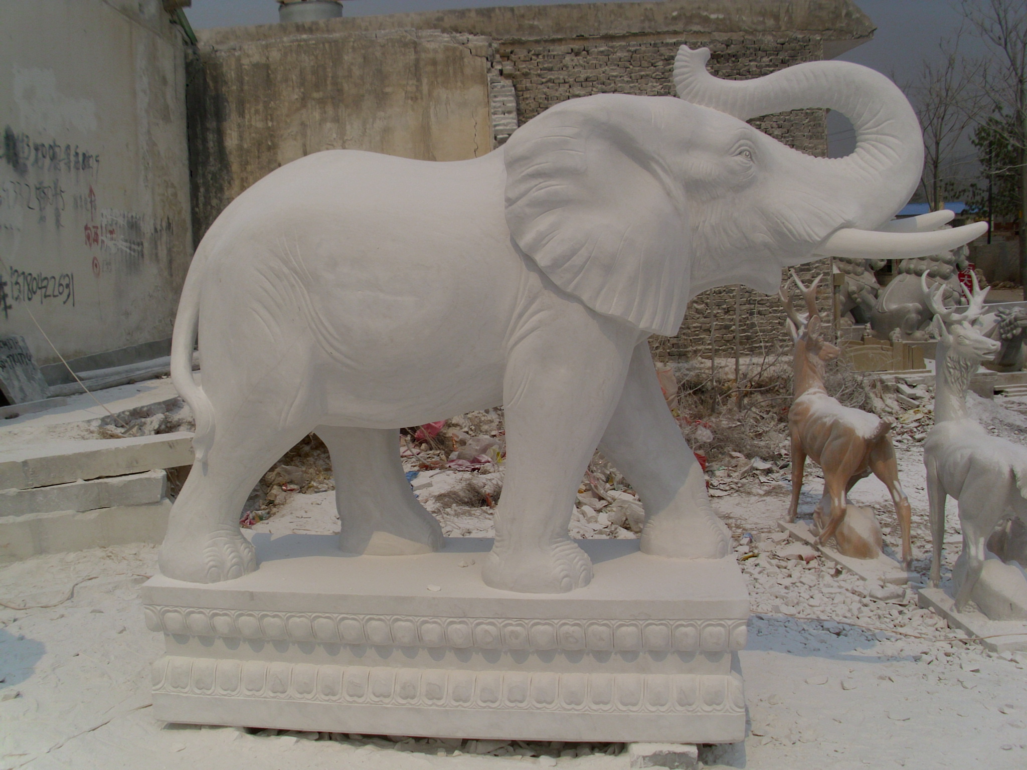 石雕大象     漢白玉大象    晚霞紅大象    大象雕刻