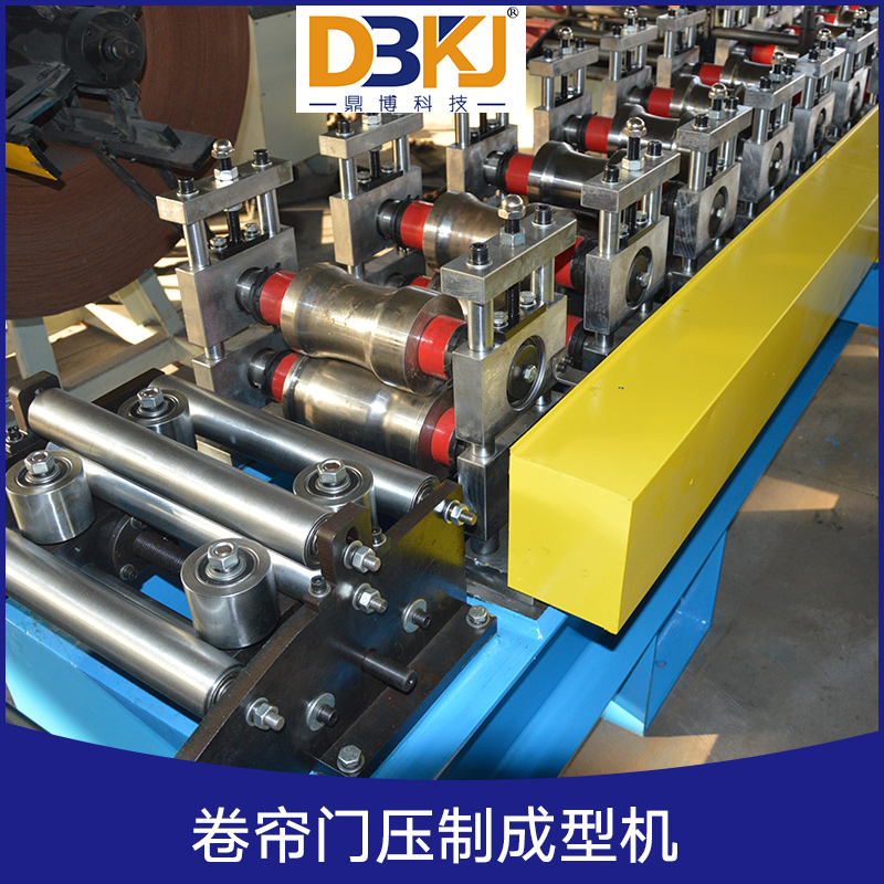 卷簾門壓制成型機(jī)圖片