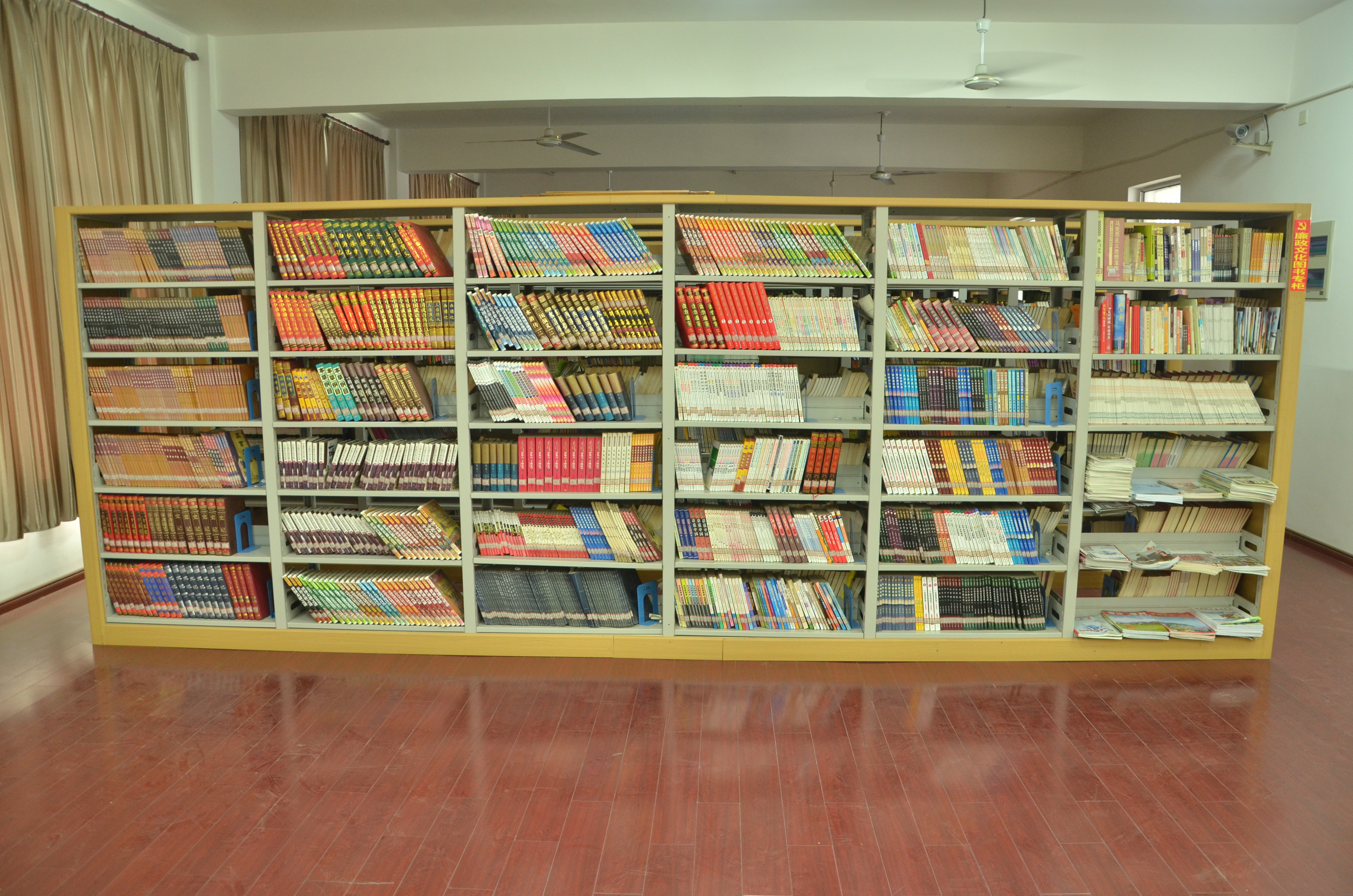 供應雙面鋼木圖書架圖片