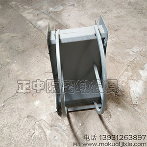 正中 隔離墩鋼模具圖片