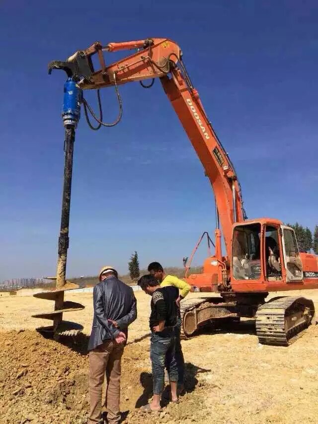 螺旋钻机，厂家直销小型挖掘机可选配配螺旋钻机图片