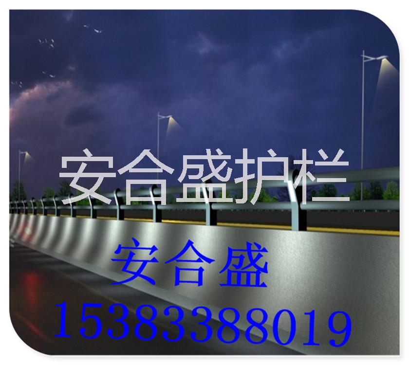 道路燈光護欄圖片