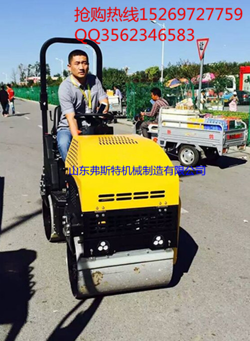 座駕式小型壓路機(jī)1噸全液壓壓路機(jī)圖片