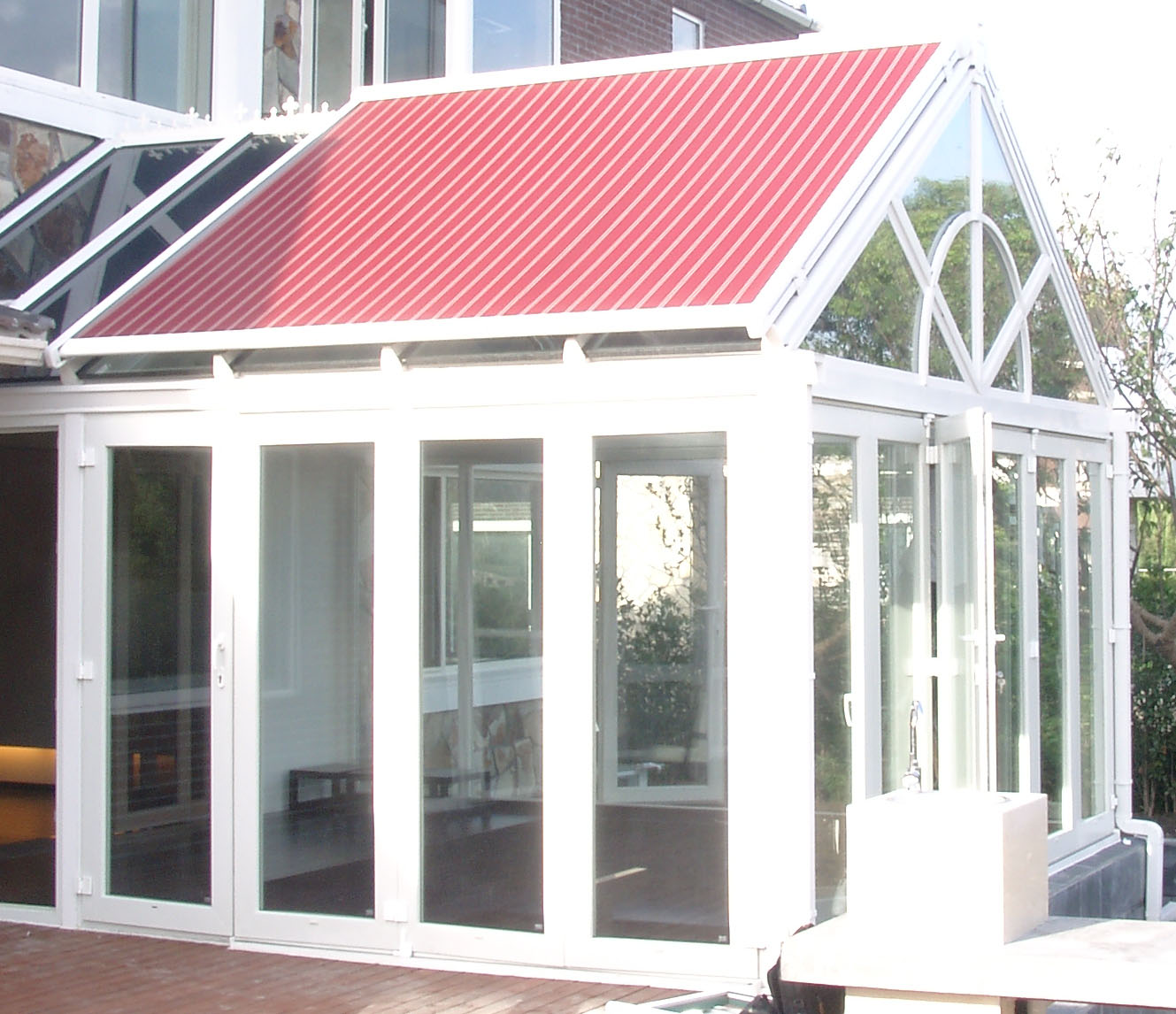 廠家直銷電動室外導軌式天頂遮陽篷圖片