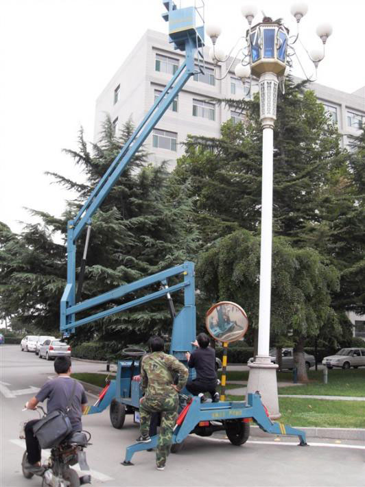 曲臂電瓶式升降機360度旋轉(zhuǎn)高空作業(yè)平臺折臂式機登高梯