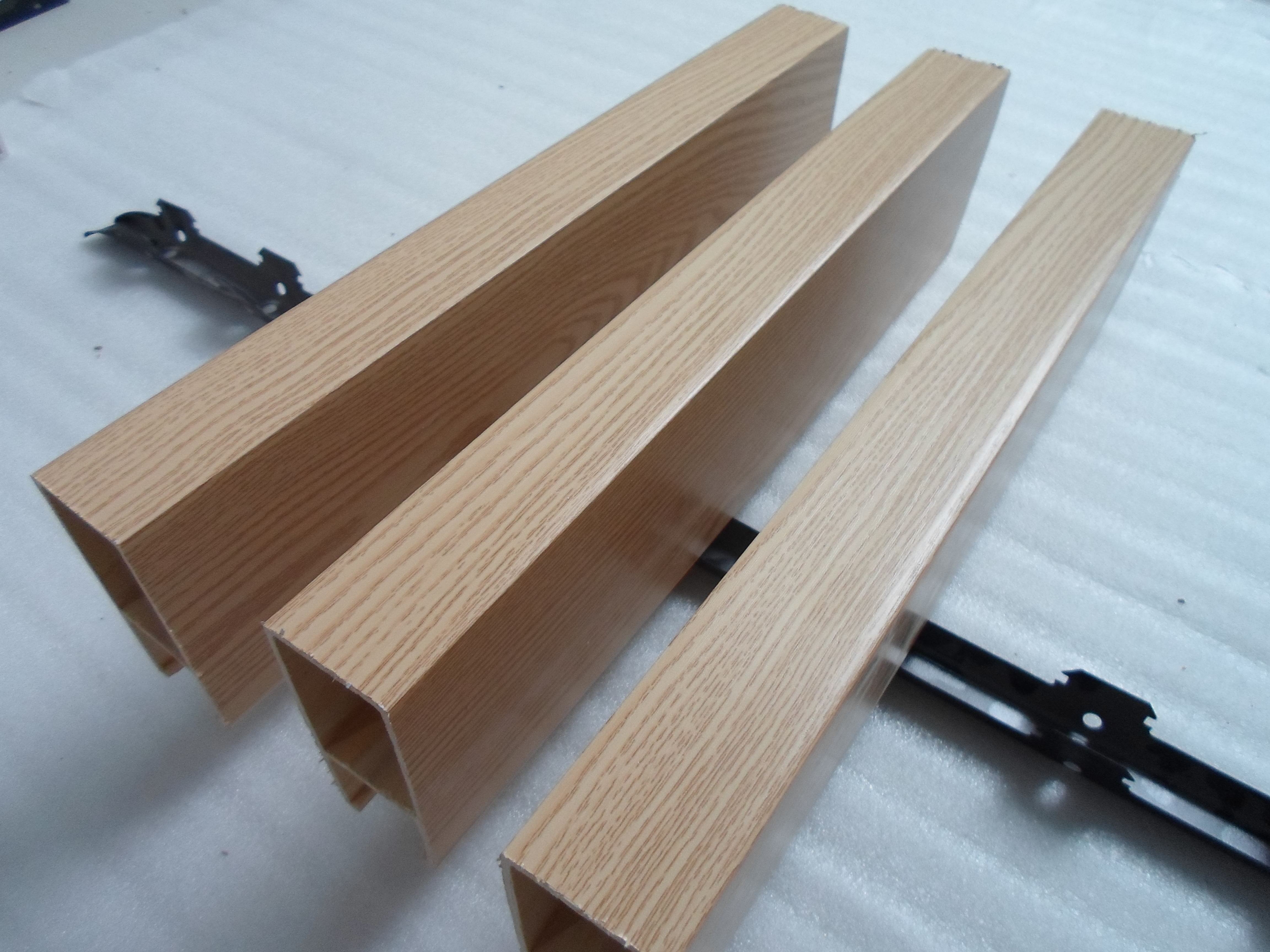 生態(tài)木覆膜100*40天花吊頂圖片