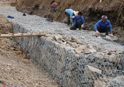 防護(hù)石籠網(wǎng)供應(yīng)規(guī)格齊全現(xiàn)貨供應(yīng)圖片