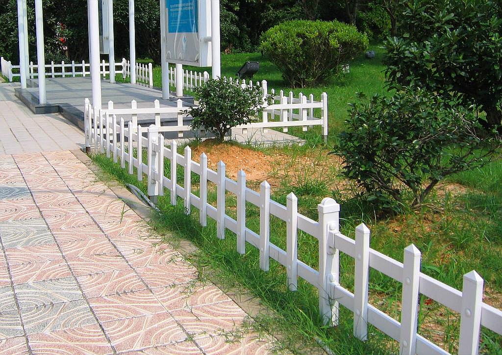 PVC草坪護欄圖片/PVC草坪護欄樣板圖 (2)