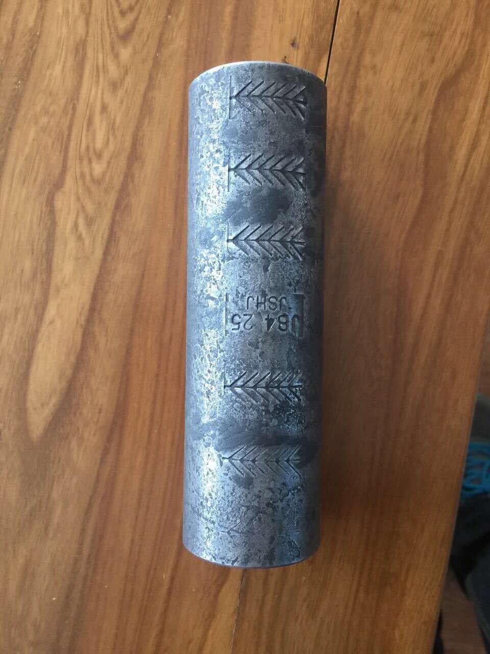 景億專業(yè)生產(chǎn)冷擠壓鋼筋套筒規(guī)格16-28