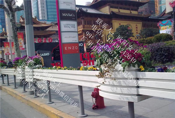 廣州市街道戶外實(shí)木防腐花箱定制圖片